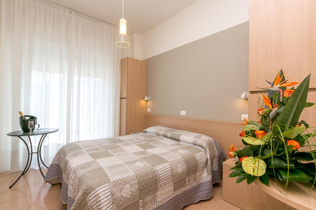 Hotel Colonna Лідо-ді-Єзоло Екстер'єр фото