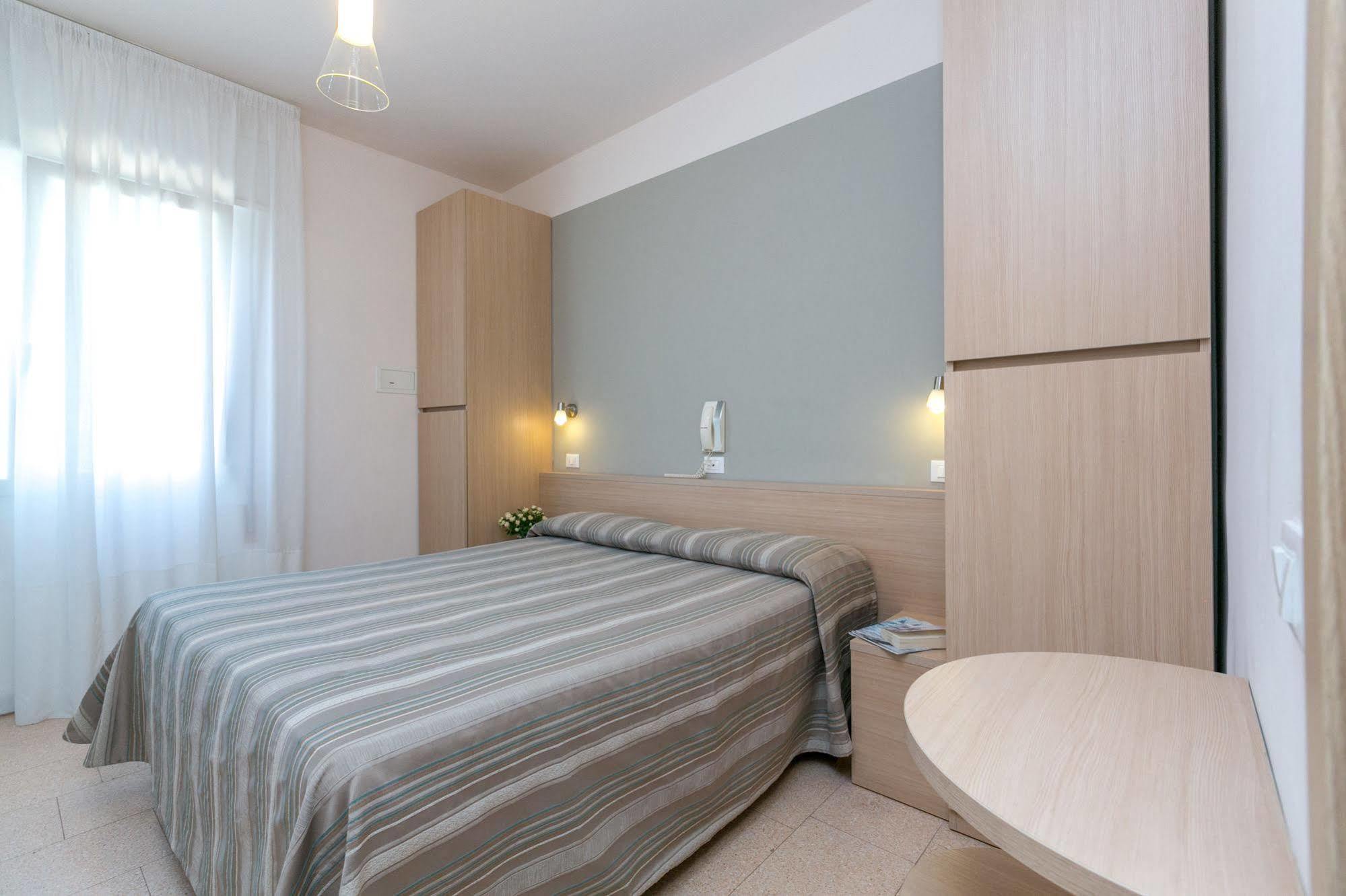 Hotel Colonna Лідо-ді-Єзоло Екстер'єр фото