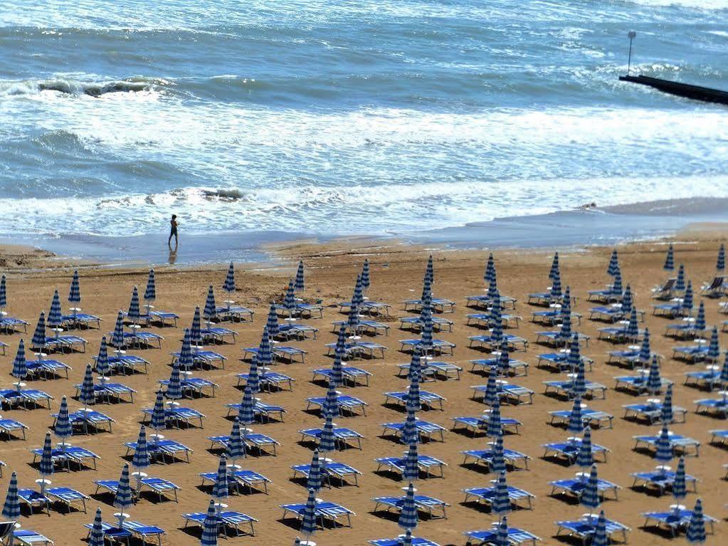 Hotel Colonna Лідо-ді-Єзоло Екстер'єр фото