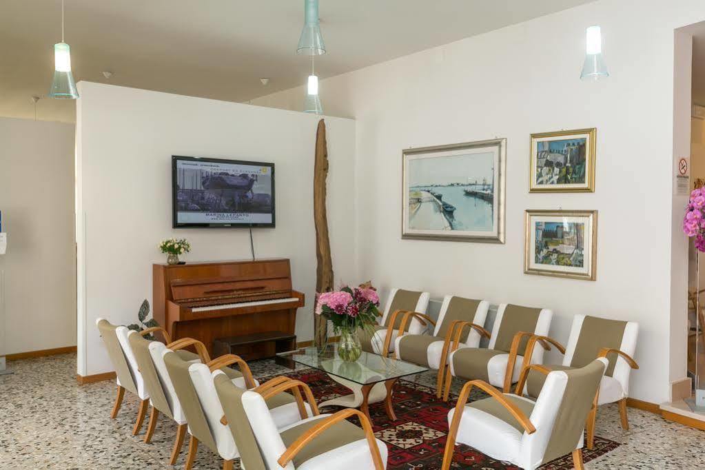 Hotel Colonna Лідо-ді-Єзоло Екстер'єр фото